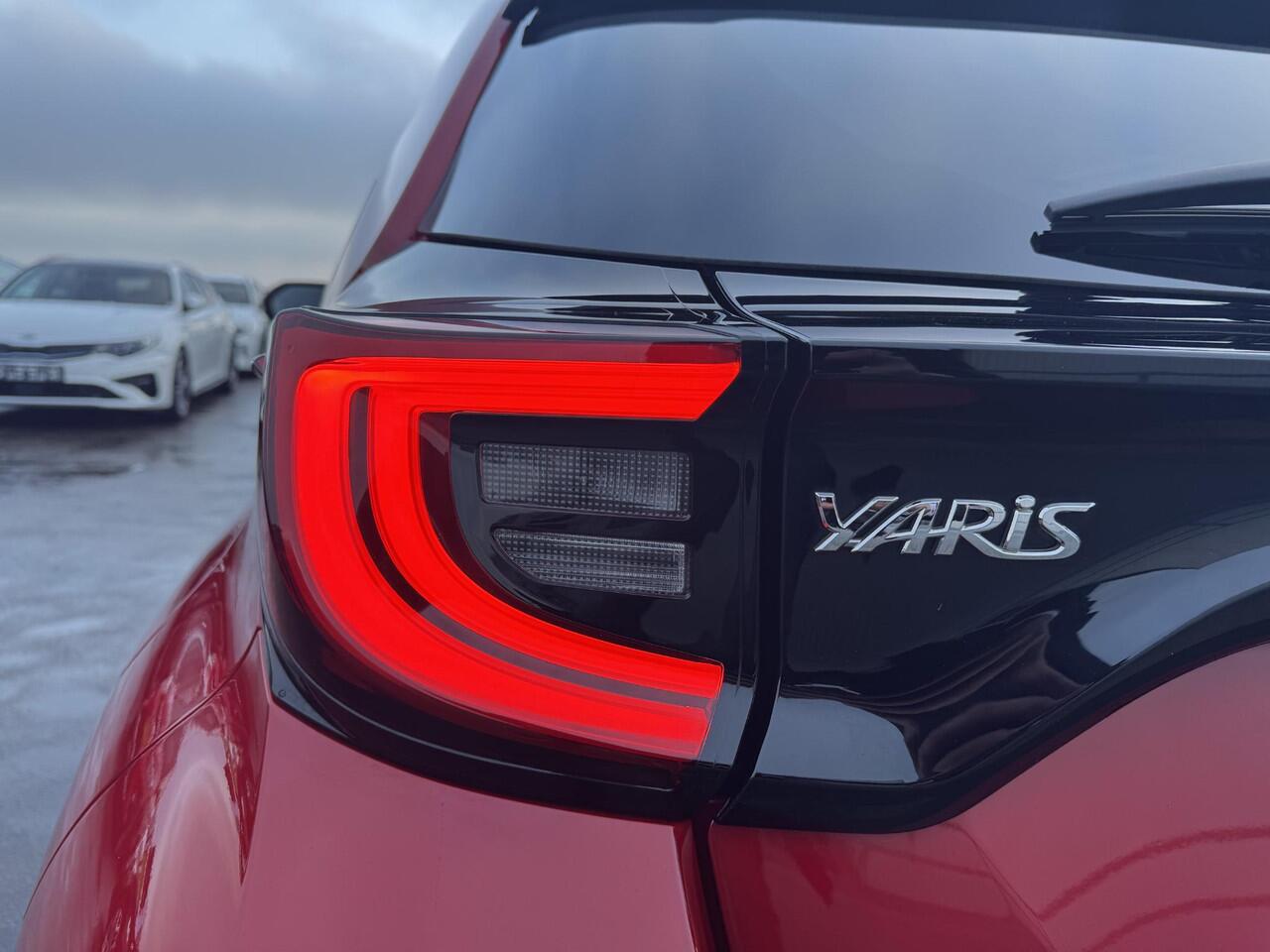 Toyota YARIS 1.5 Hybrid 115 First Edition 1e eign. NL-auto, LMV, LED, Navigatie, Achteruitrijcamera, Privacy glass, Smart Key