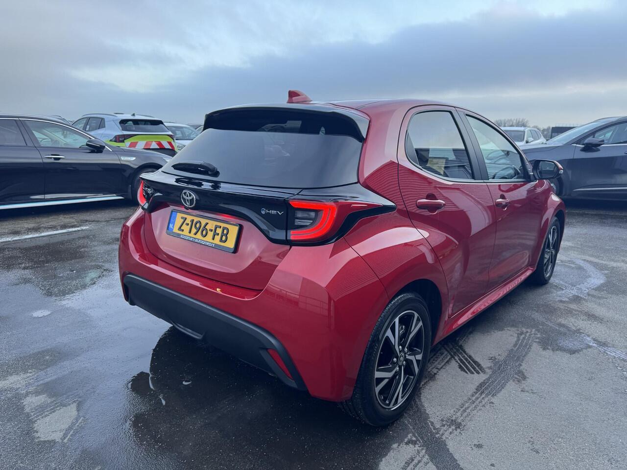 Toyota YARIS 1.5 Hybrid 115 First Edition 1e eign. NL-auto, LMV, LED, Navigatie, Achteruitrijcamera, Privacy glass, Smart Key