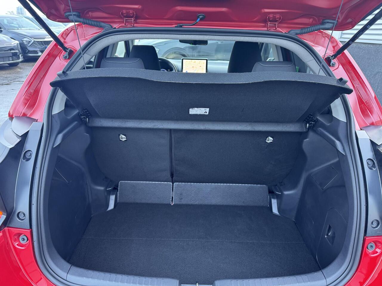 Toyota YARIS 1.5 Hybrid 115 First Edition 1e eign. NL-auto, LMV, LED, Navigatie, Achteruitrijcamera, Privacy glass, Smart Key