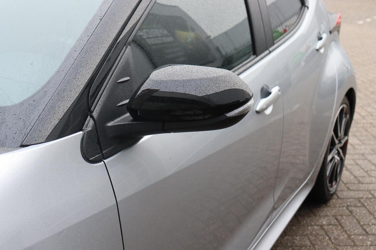 Toyota YARIS 1.5 Hybrid 130 GR Sport, Head-Up Display , Stoel- en stuurverwarming