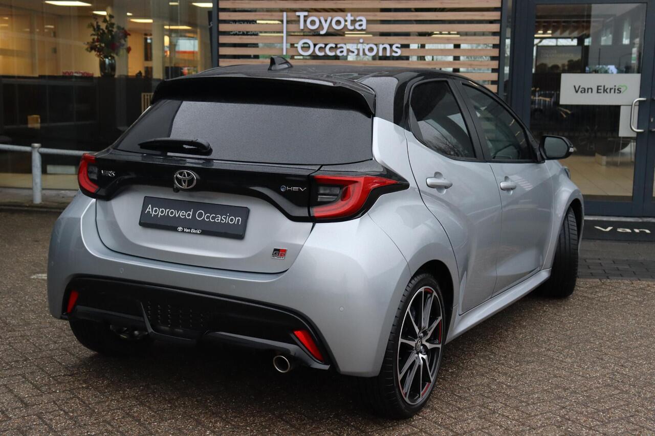 Toyota YARIS 1.5 Hybrid 130 GR Sport, Head-Up Display , Stoel- en stuurverwarming