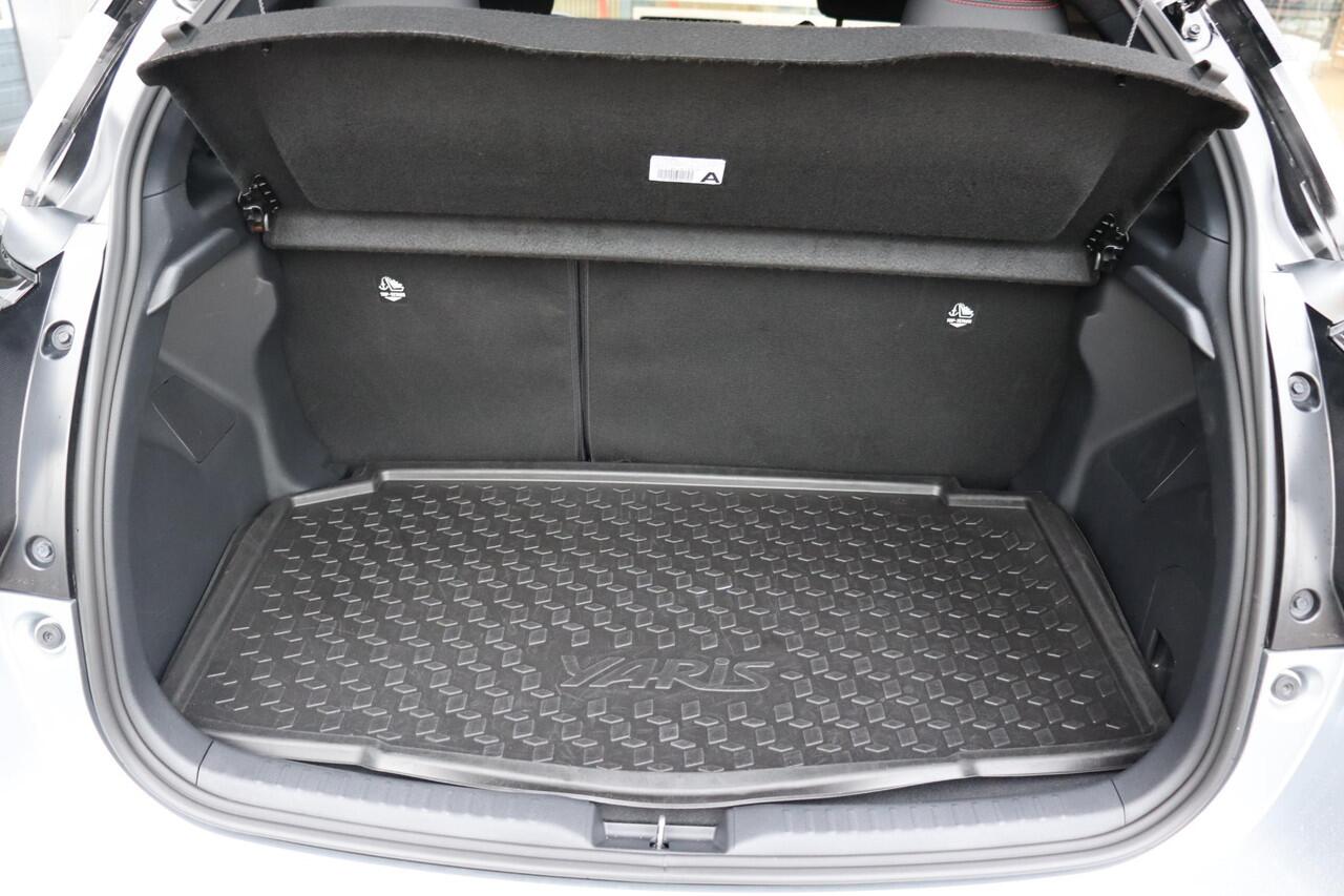 Toyota YARIS 1.5 Hybrid 130 GR Sport, Head-Up Display , Stoel- en stuurverwarming