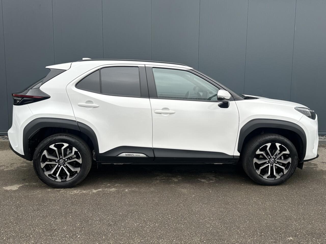 Toyota YARIS Cross 1.5 Hybrid 115 First 1e eigenaar / NL Auto / Trekhaak / Navi