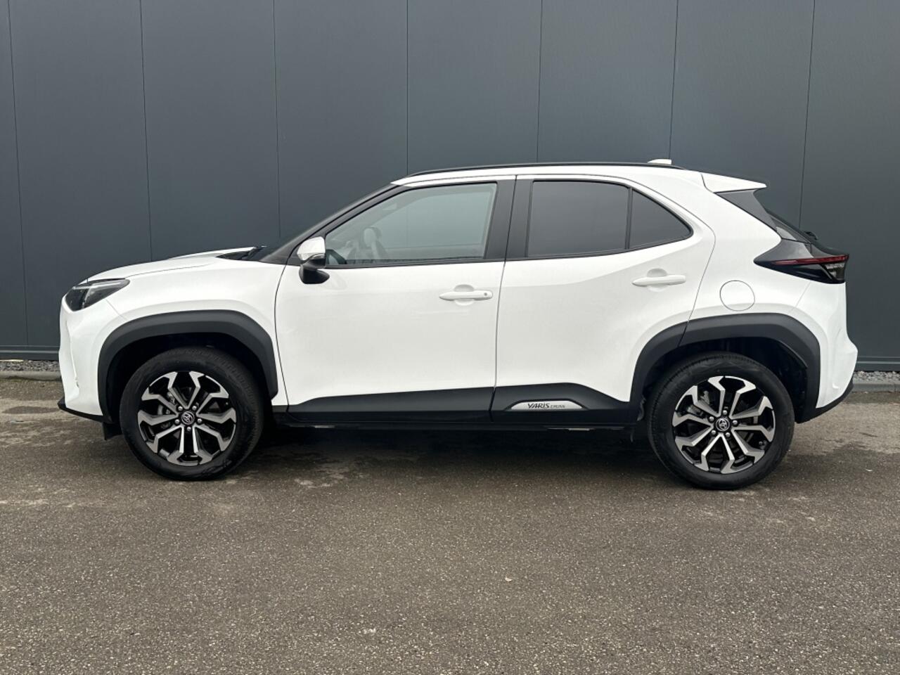 Toyota YARIS Cross 1.5 Hybrid 115 First 1e eigenaar / NL Auto / Trekhaak / Navi