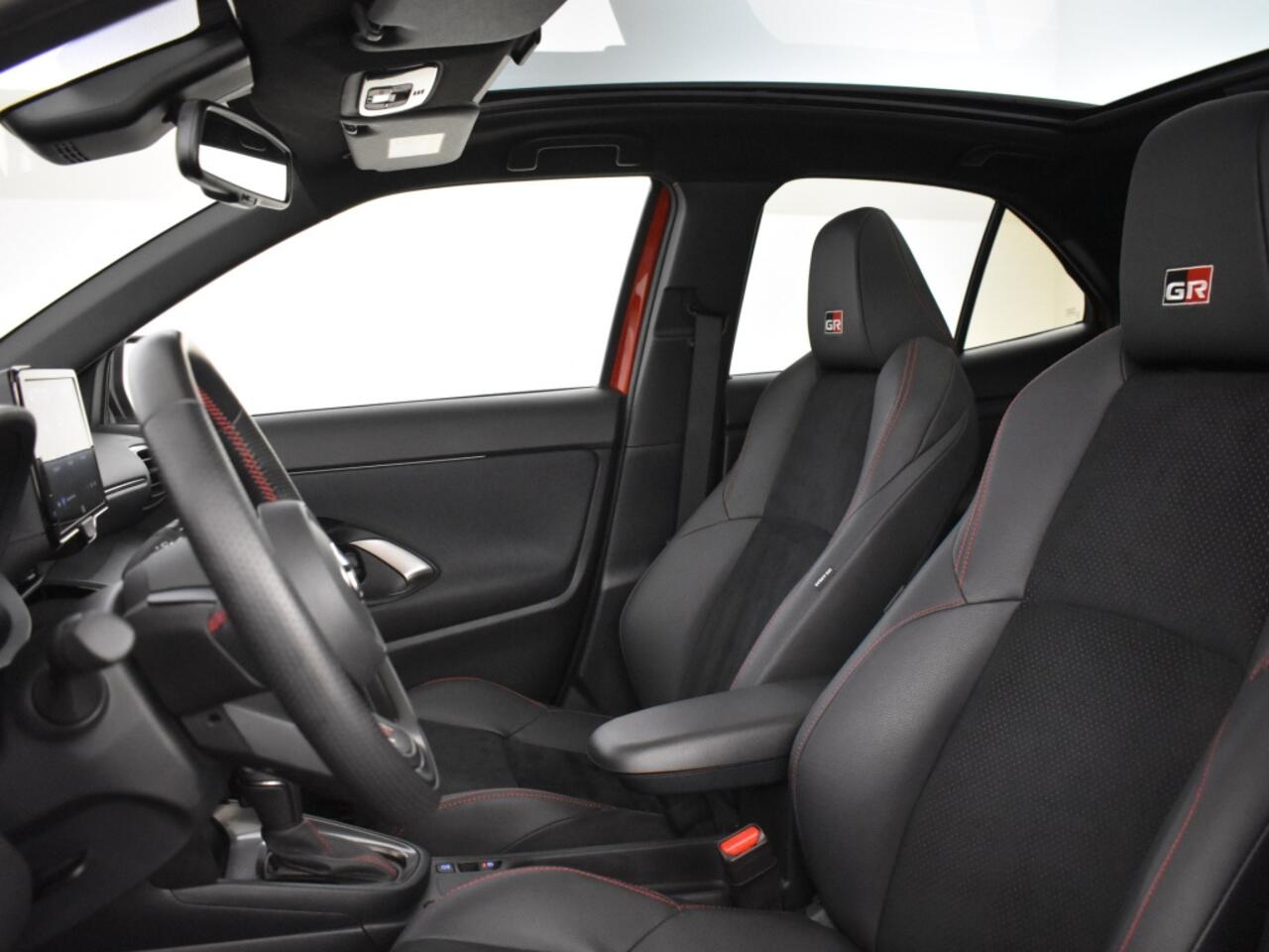 Toyota YARIS Cross 1.5 Hybrid GR Sport | Full options |