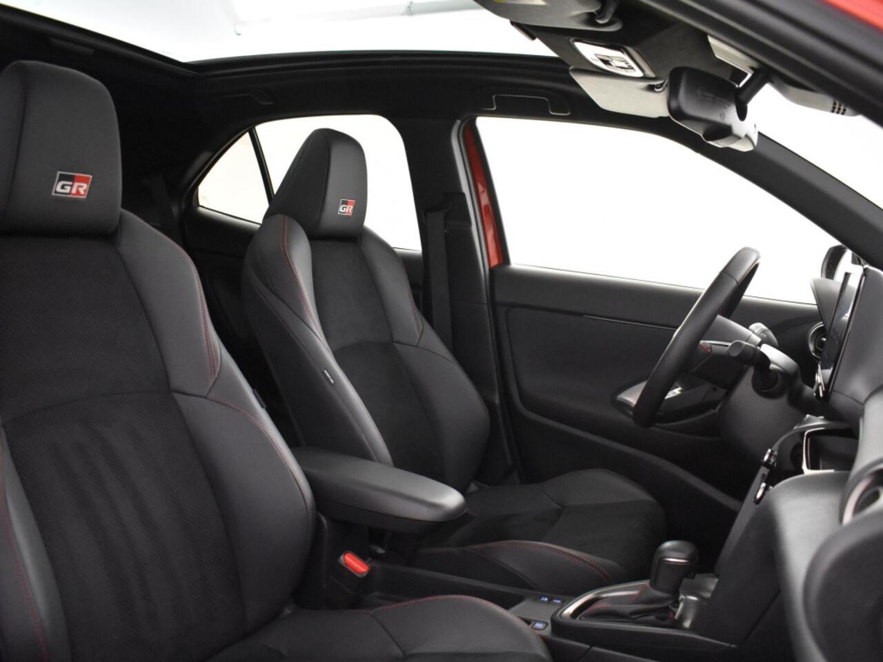 Toyota YARIS Cross 1.5 Hybrid GR Sport | Full options |