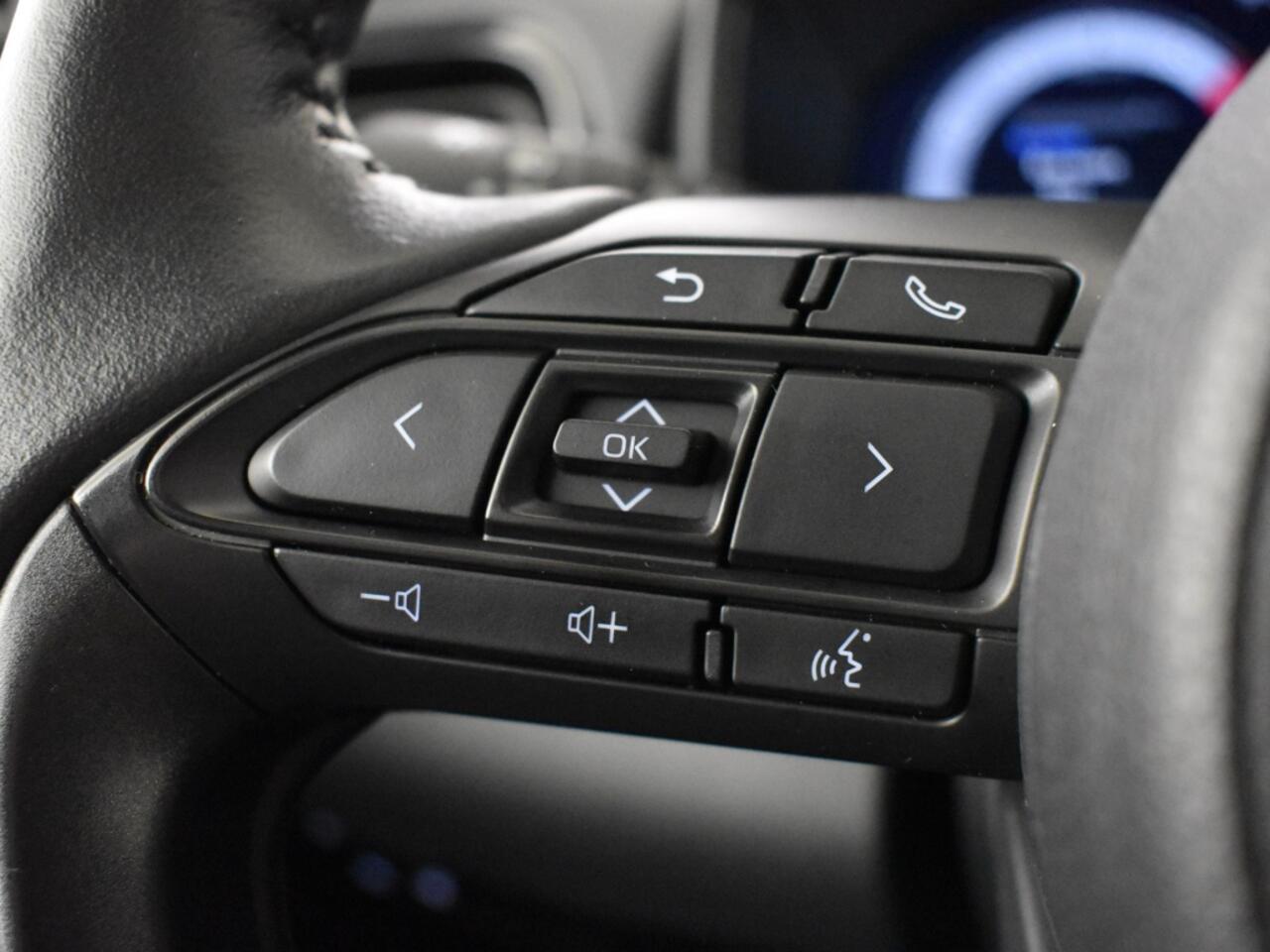 Toyota YARIS 1.5 Hybrid 130 Executive | JBL audio | Blind Spot |