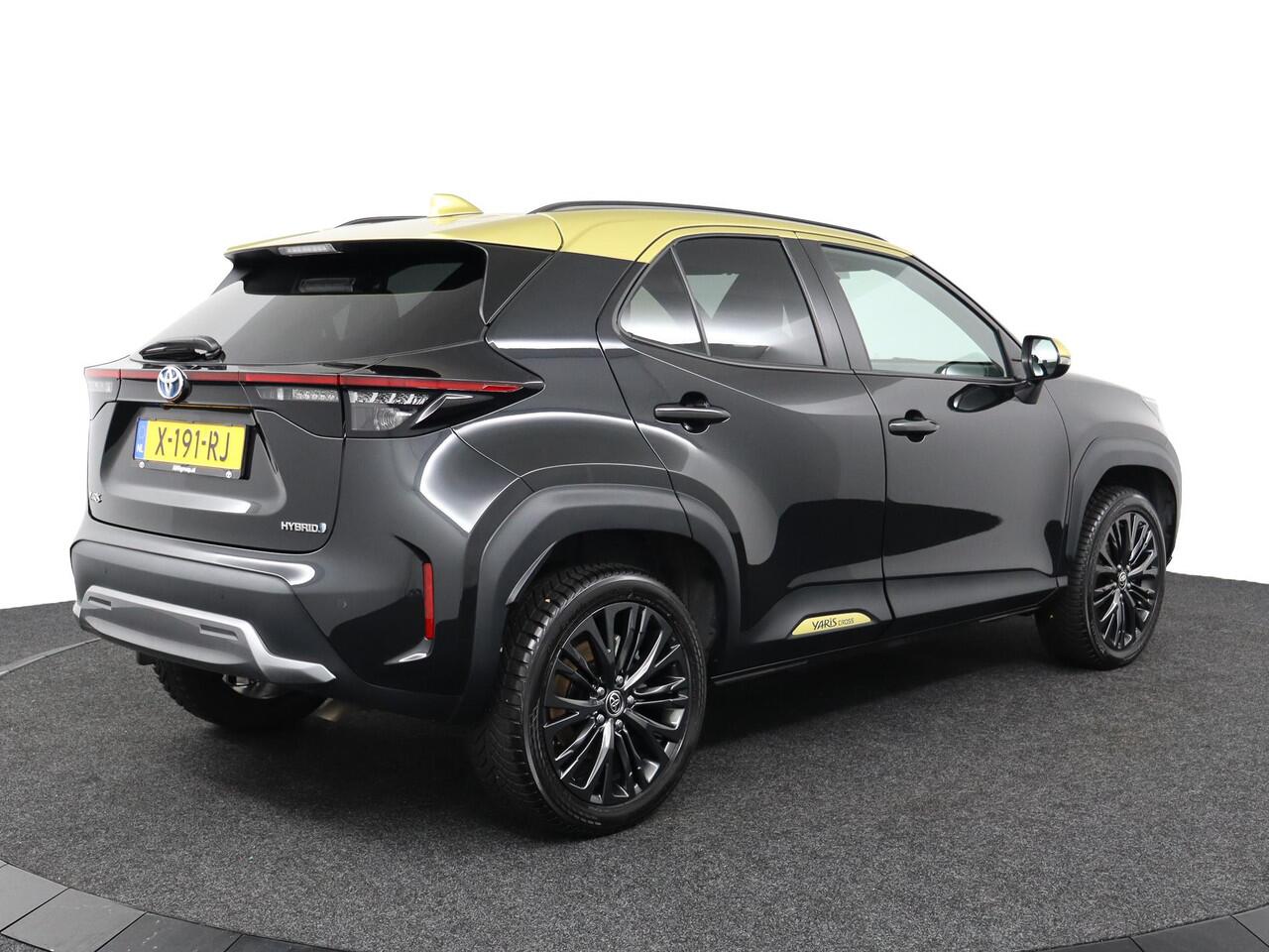 Toyota YARIS Cross 1.5 Hybrid Adventure | JBL | Stoel / Stuurverwarming | Head-up display |