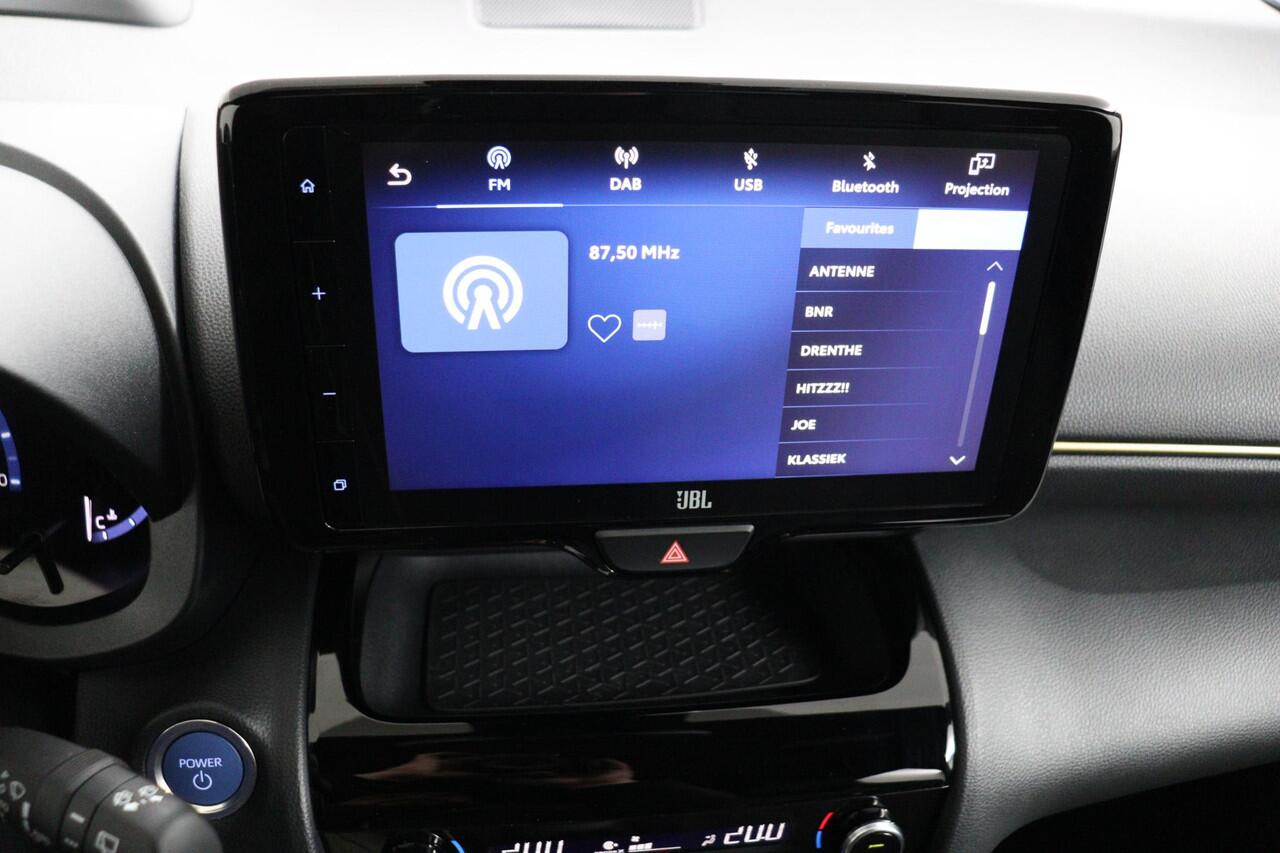 Toyota YARIS Cross 1.5 Hybrid Adventure | JBL | Stoel / Stuurverwarming | Head-up display |