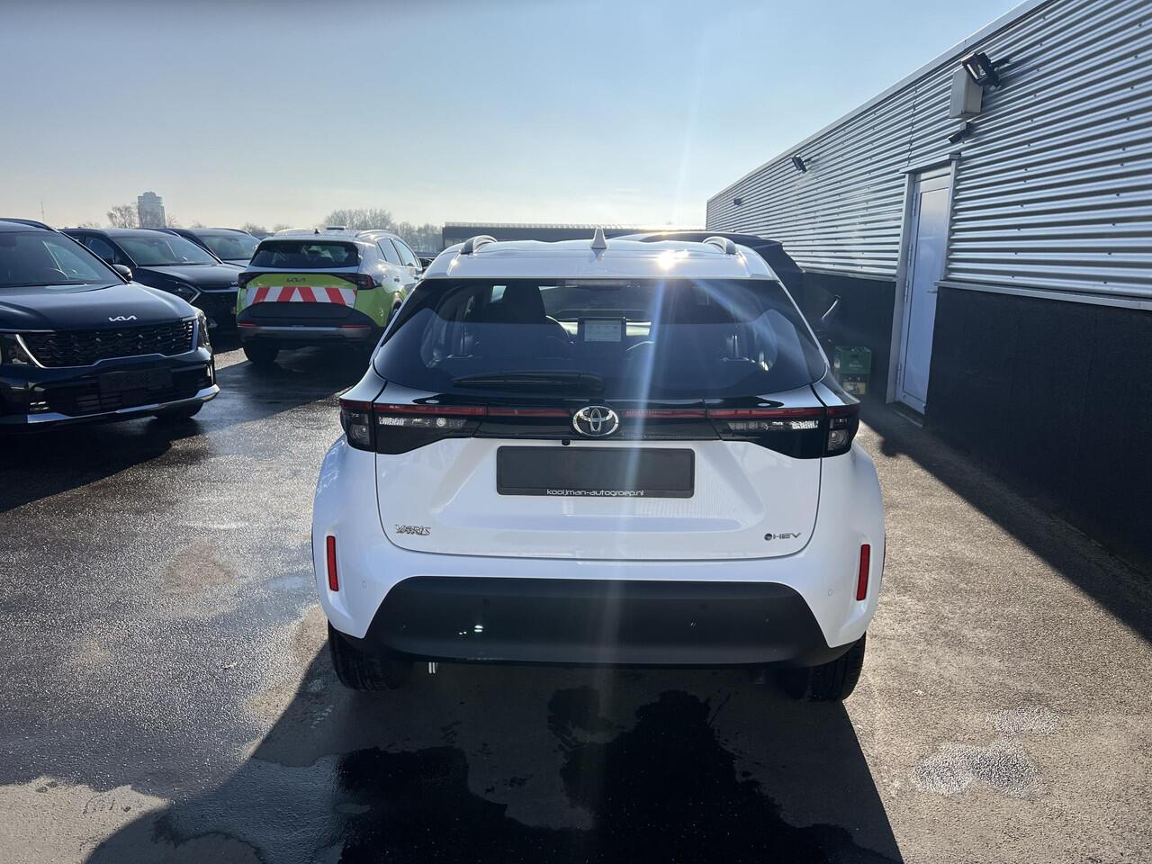 Toyota YARIS Cross 1.5 Hybrid Business Dynamic Android auto Navigatie, Parkeersensoren voor + achter, LMV, Apple Carplay en/of , Adaptieve cruise control