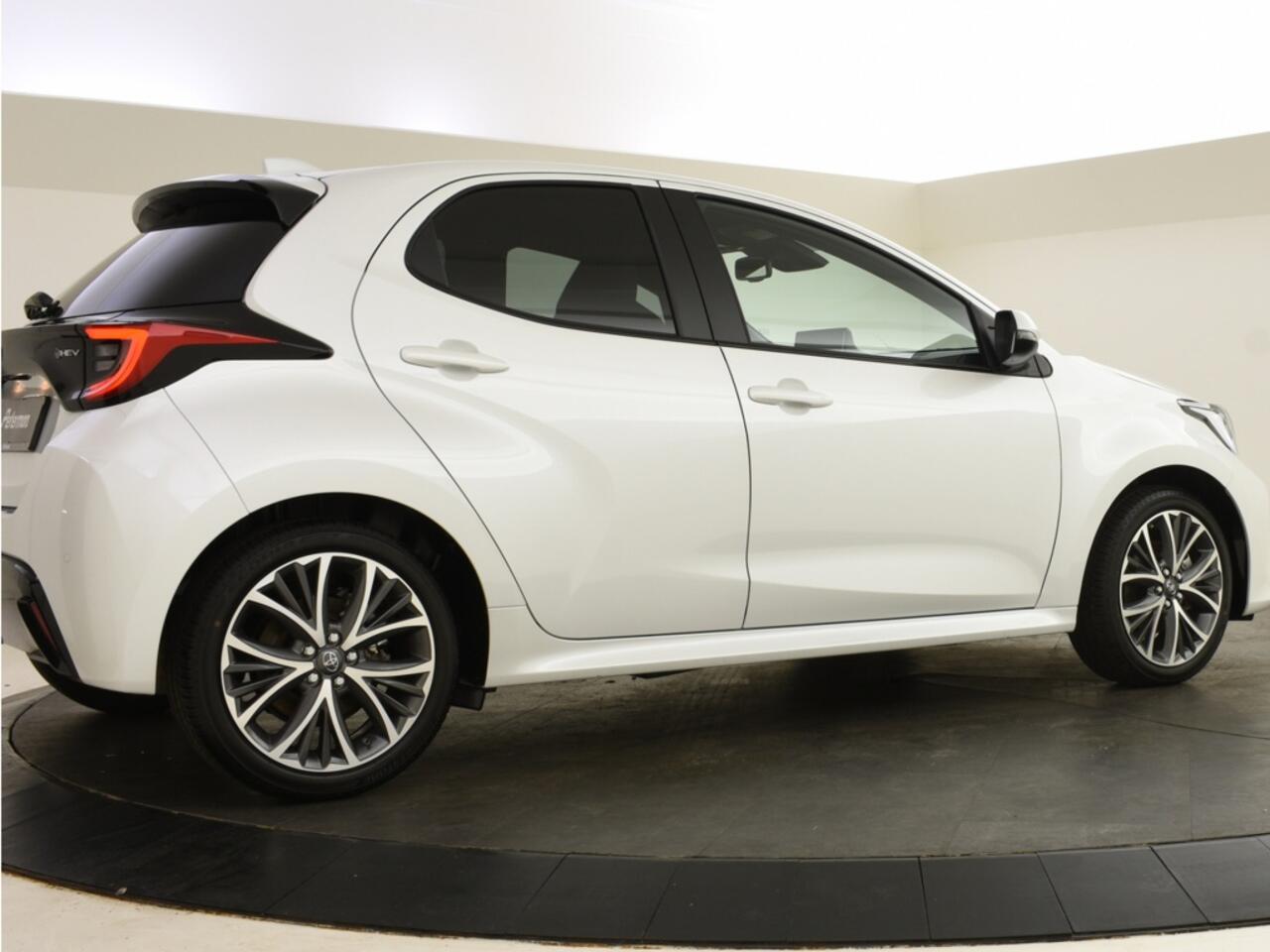 Toyota YARIS 1.5 Hybrid 130 Executive | JBL | PDC V+A | Head Up