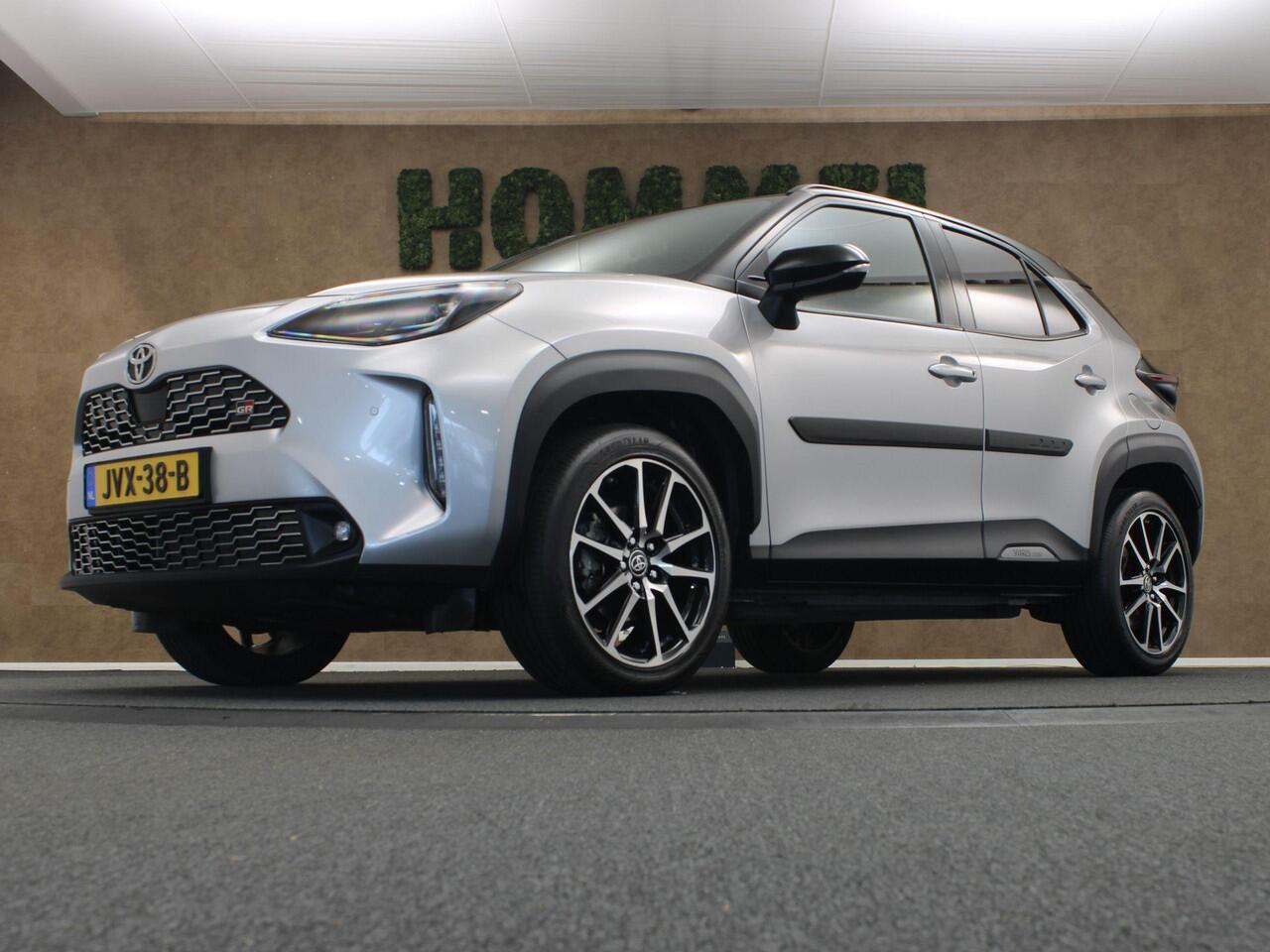 Toyota YARIS Cross 1.5 Hybrid 130 GR SPORT - ADAPTIEVE CRUISE CONTROL - STOELVERWARMING VOORSTOELEN - STUURWIELVERWARMING - DODEHOEKDETECTIE - KEYLESS ENTRY/START - APPLE CARPLAY/ANDROID AUTO - CAMERA - EXTRA GETINT GLAS - PARKEERSENSOREN VOOR + ACHTER - STOOTLIJSTEN