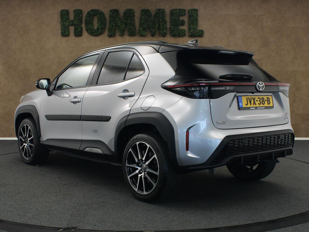 Toyota YARIS Cross 1.5 Hybrid 130 GR SPORT - ADAPTIEVE CRUISE CONTROL - STOELVERWARMING VOORSTOELEN - STUURWIELVERWARMING - DODEHOEKDETECTIE - KEYLESS ENTRY/START - APPLE CARPLAY/ANDROID AUTO - CAMERA - EXTRA GETINT GLAS - PARKEERSENSOREN VOOR + ACHTER - STOOTLIJSTEN