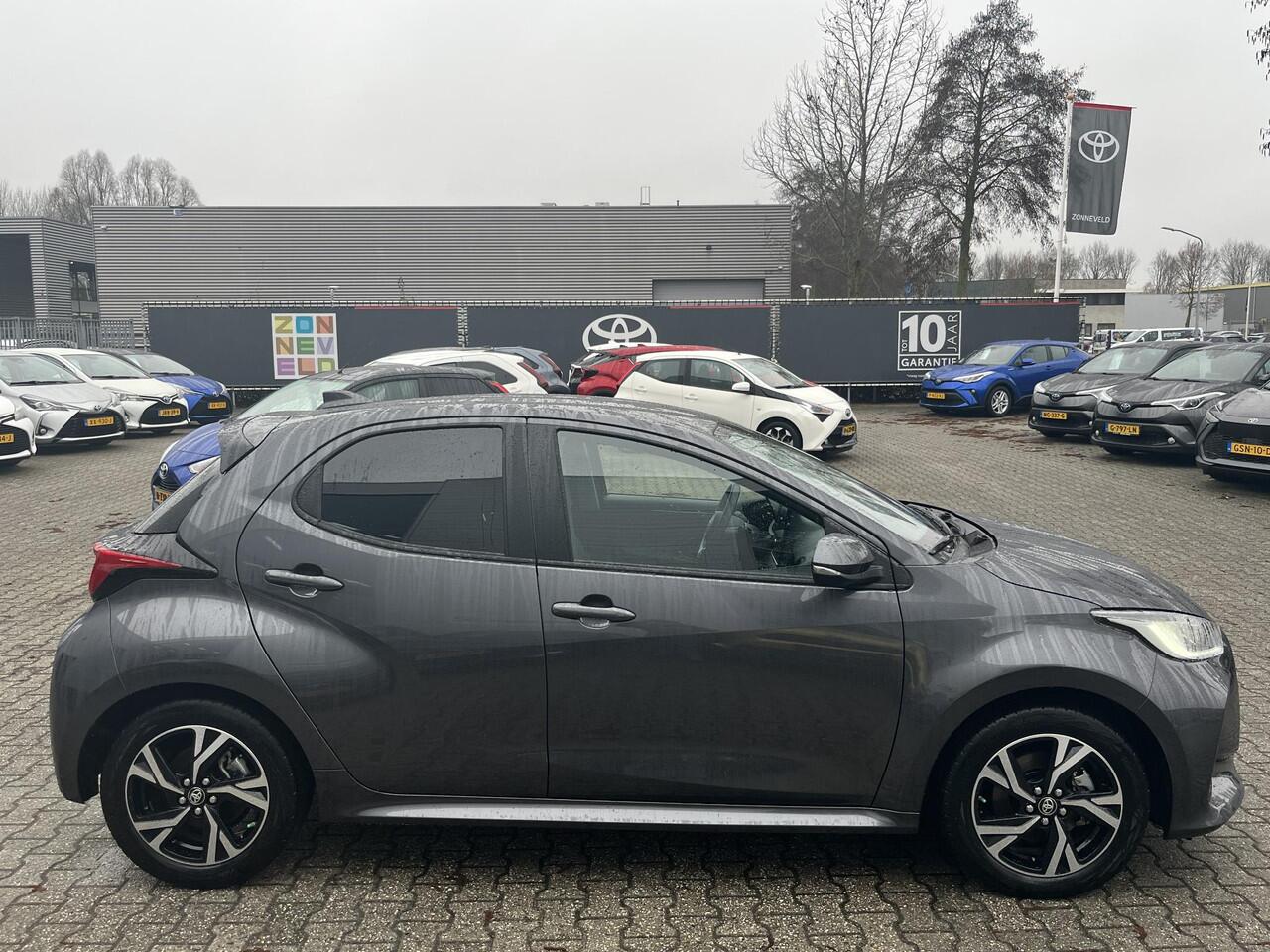 Toyota YARIS 1.5 Hybrid 115 First Edition