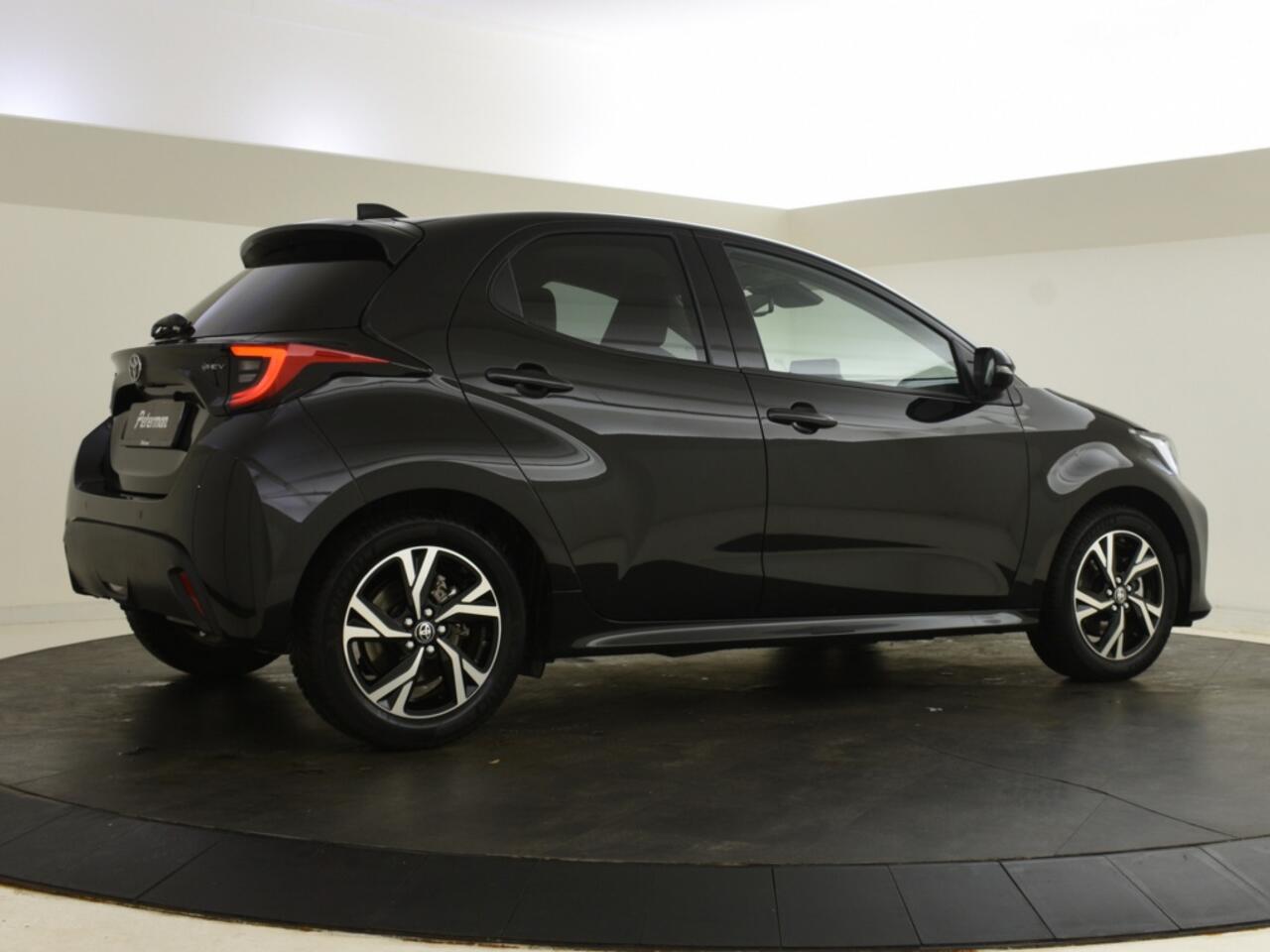 Toyota YARIS 1.5 Hybrid 115 Style | PDC V+A | BSM | Stuur en Stoelverwarming