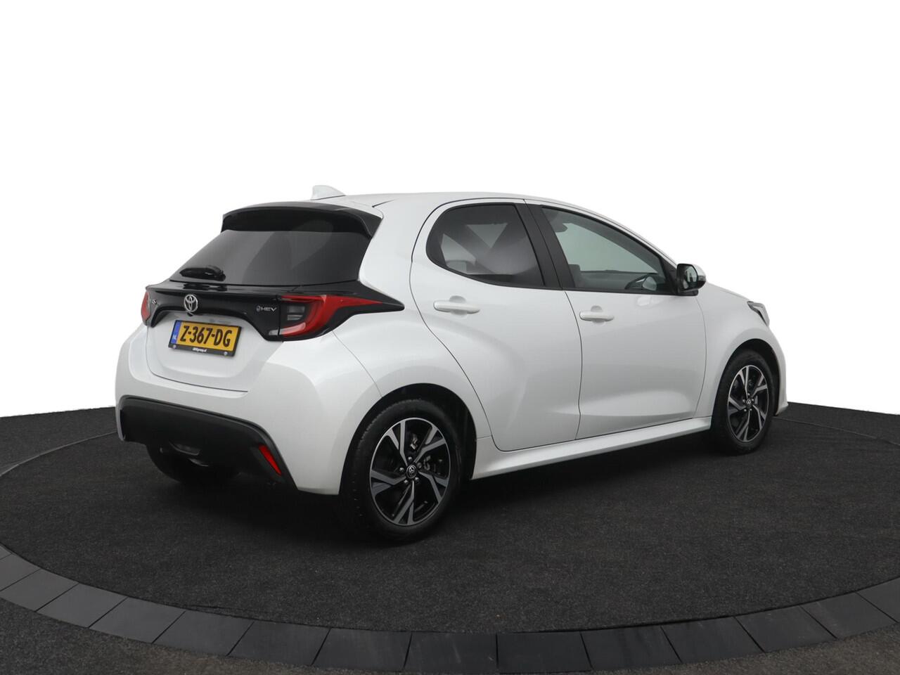 Toyota YARIS 1.5 Hybrid 115 First Edition | Climate control | Parkeercamera | Privacy glass |