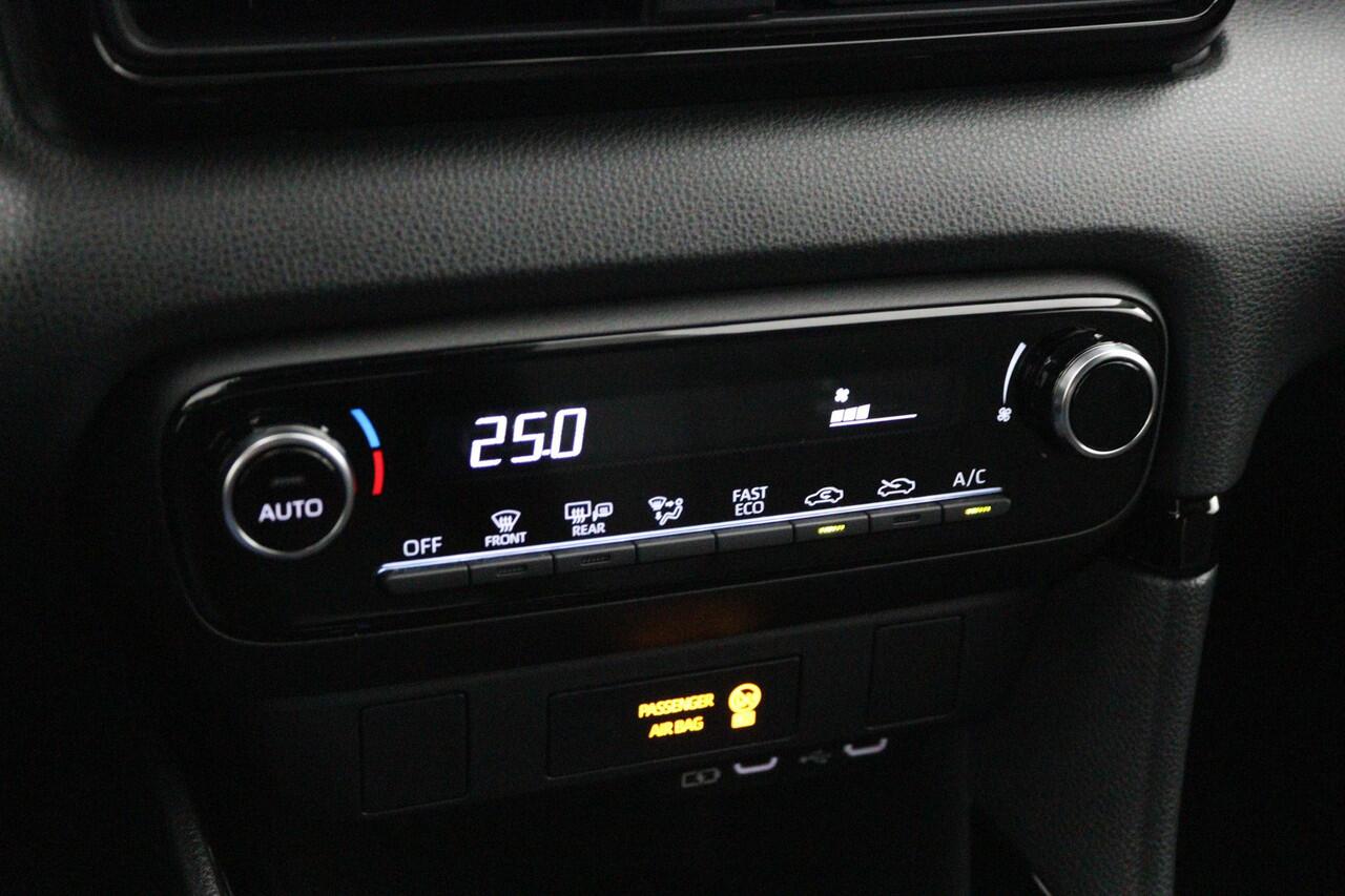 Toyota YARIS 1.5 Hybrid 115 First Edition | Climate control | Parkeercamera | Privacy glass |