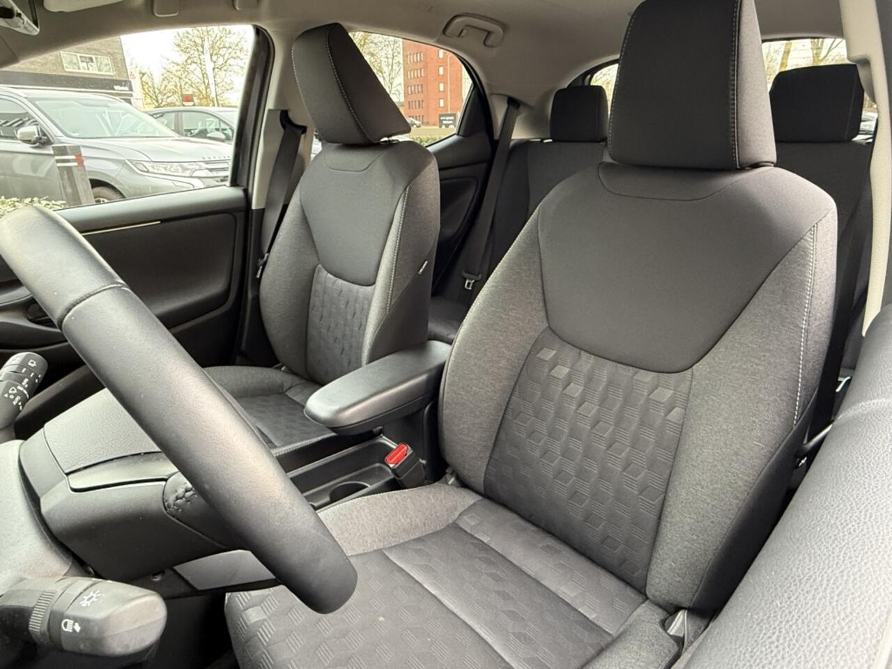 Toyota YARIS 1.5 Hybrid 115 First Edition | Stuur en Stoelverwarming