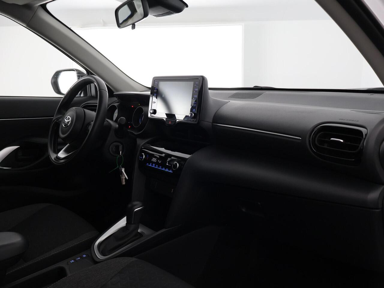 Toyota YARIS Cross 1.5 HYBRIDE BUSINESS AUTOMAAT GARANTIE 3-2034 LM VELGEN. CARPLAY NAVI.ADAPTIEVE CRUISE CONTROLL