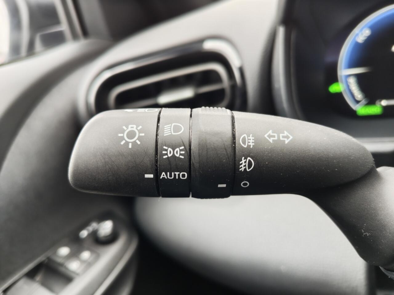 Toyota YARIS Cross 1.5 Hybrid 130 Launch Edition | Head-Up Display | JBL | Sensoren