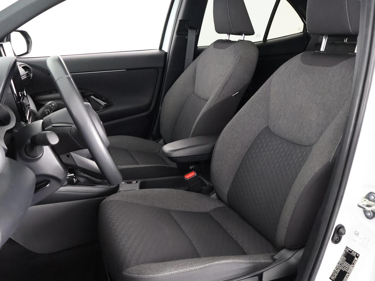 Toyota YARIS Cross 1.5 HYBRIDE DYNAMIC LUXERY BITONE GARANTIE 4-2034 * BLIND SPOT . NAVI.CAMERA. PDC V+A.