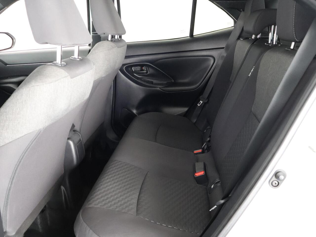 Toyota YARIS Cross 1.5 HYBRIDE DYNAMIC LUXERY BITONE GARANTIE 4-2034 * BLIND SPOT . NAVI.CAMERA. PDC V+A.