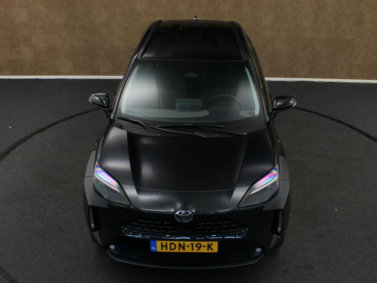 Toyota YARIS Cross 1.5 Hybrid 130 Executive - ORIGINEEL NEDERLANDSE AUTO - NAVIGATIE - PARKEERSENSOREN VOOR/ ACHTER - HALF LEDEREN BEKLEDING -ELEKTRISCH BEDIENBARE ACHTERKLEP - VOORSTOELEN VERWARMD- VOORRUIT VERWARMD - STUUR VERWARMD - 18 INCH LICHT METALEN VELGEN