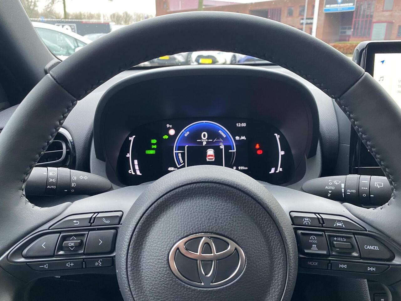 Toyota YARIS Cross 1.5 Hybrid 115 First Edition Comfort Pack Comfort Pack & parelmoer lak