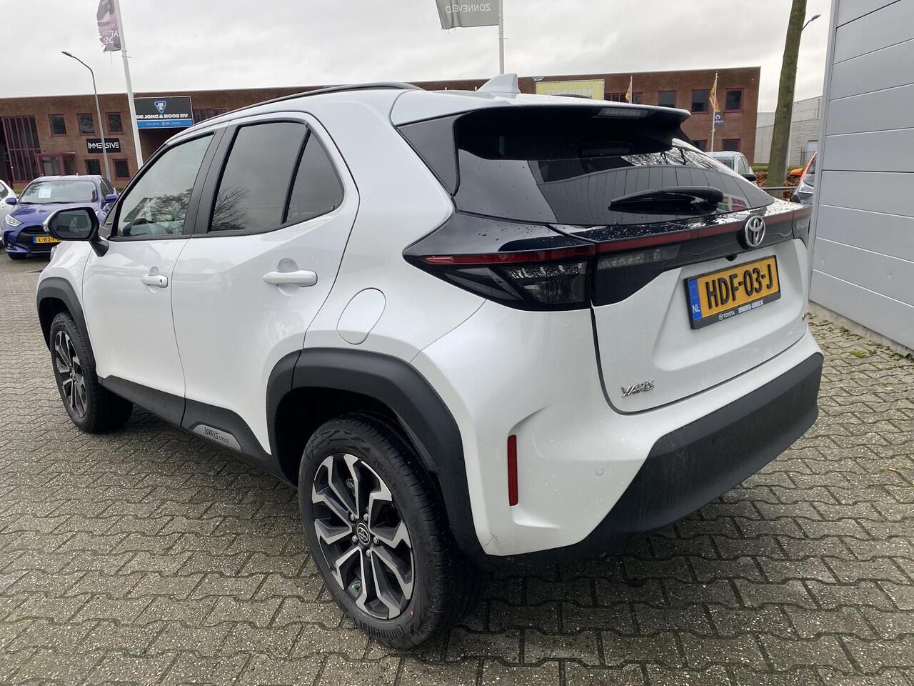 Toyota YARIS Cross 1.5 Hybrid 115 First Edition Comfort Pack Comfort Pack & parelmoer lak