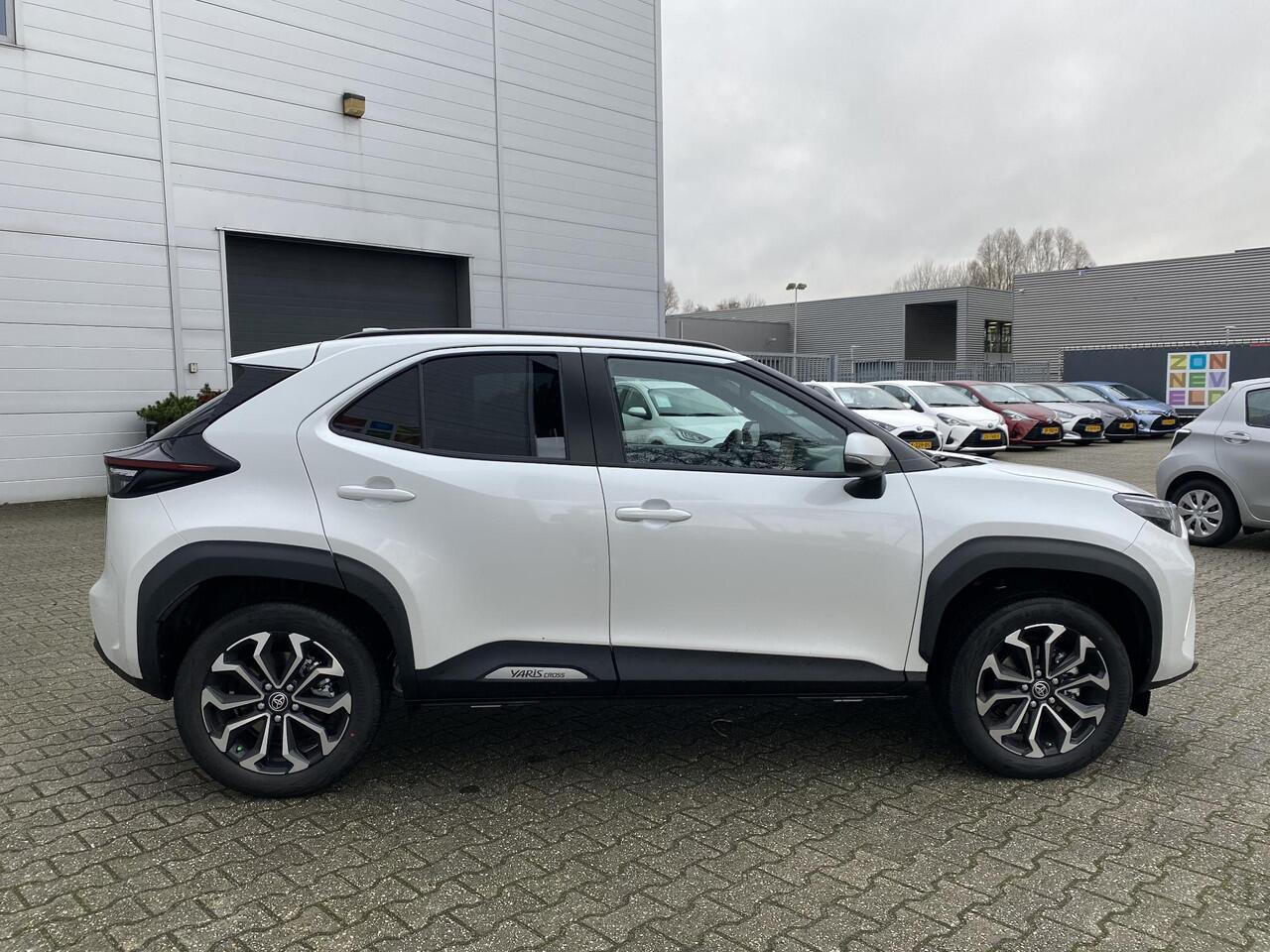 Toyota YARIS Cross 1.5 Hybrid 115 First Edition Comfort Pack Comfort Pack & parelmoer lak