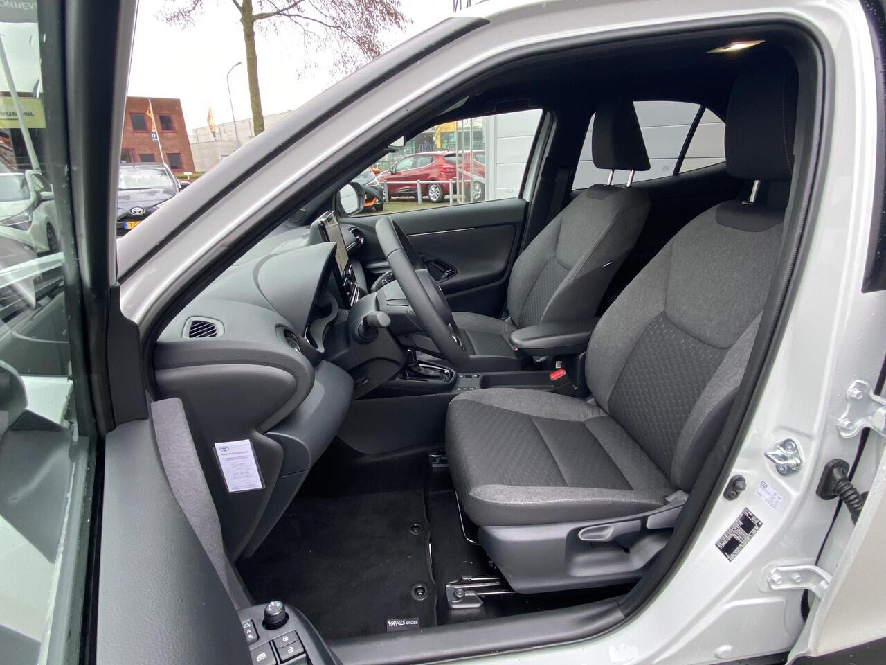 Toyota YARIS Cross 1.5 Hybrid 115 First Edition Comfort Pack Comfort Pack & parelmoer lak