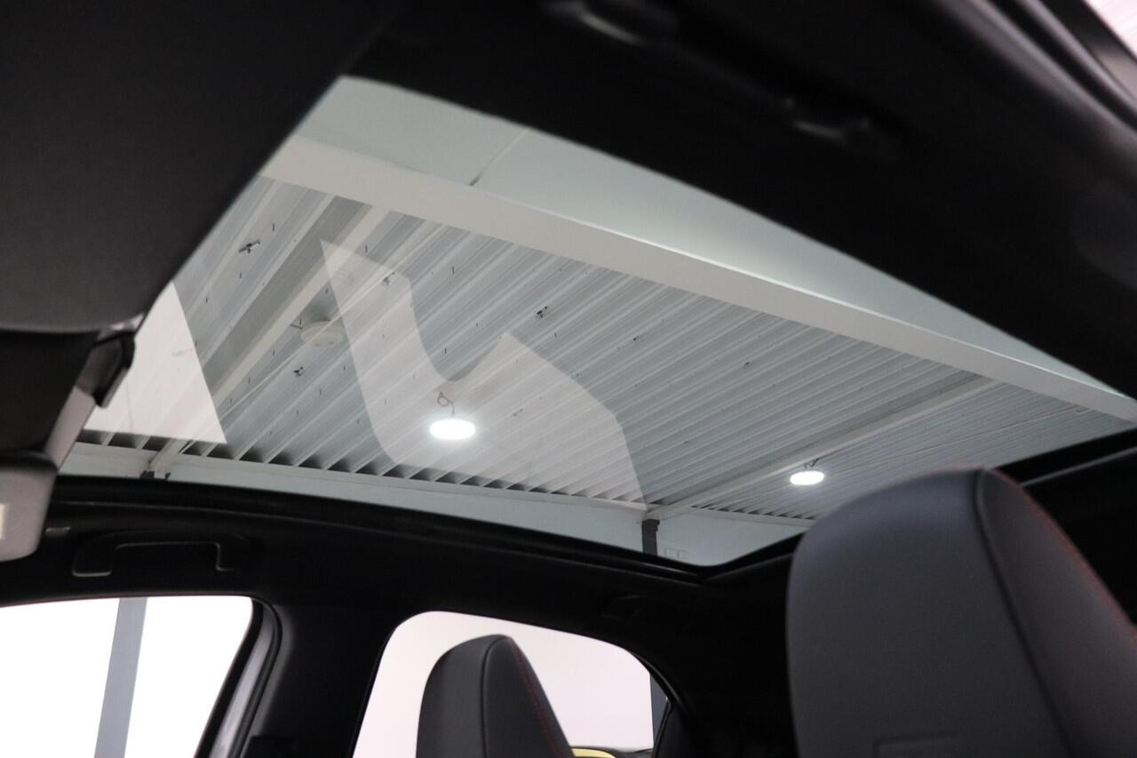 Toyota YARIS 1.5 Hybrid 130 GR Sport, BSM, Draadloos Apple Carplay & Android Auto, Pano dak, Stoel & Stuurverwarming, Parkeersensoren!