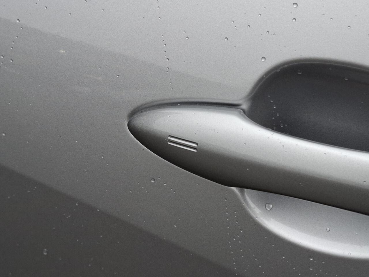 Toyota YARIS 1.5 Hybrid 115 First Edition + comfort pack