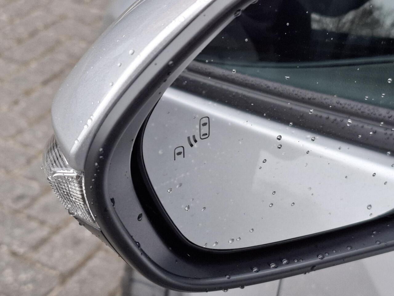 Toyota YARIS 1.5 Hybrid 115 First Edition + comfort pack