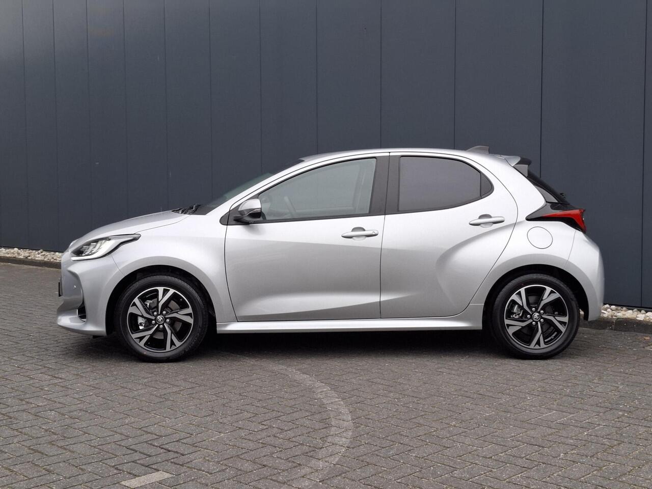 Toyota YARIS 1.5 Hybrid 115 First Edition + comfort pack