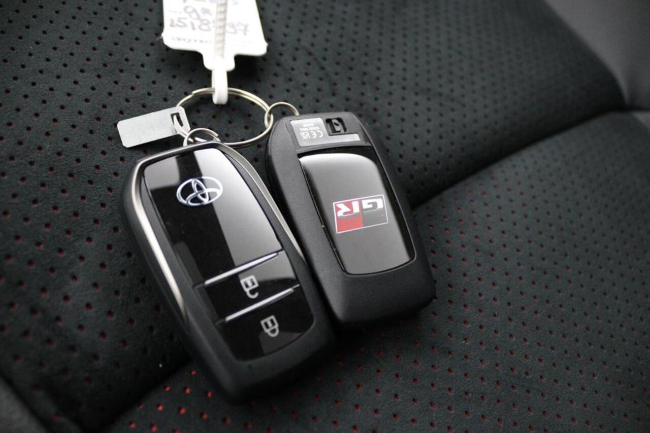 Toyota YARIS 1.5 Hybrid 130 GR Sport | Panoramadak | JBL Audio |