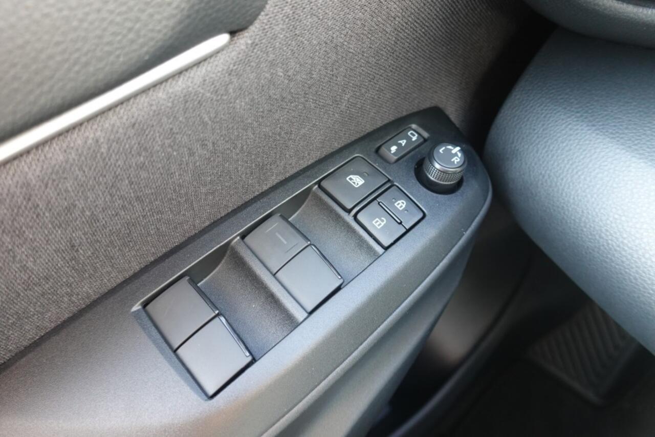 Toyota YARIS HYBRID Dynamic + ( NL NW Prijs 32500,- euro)