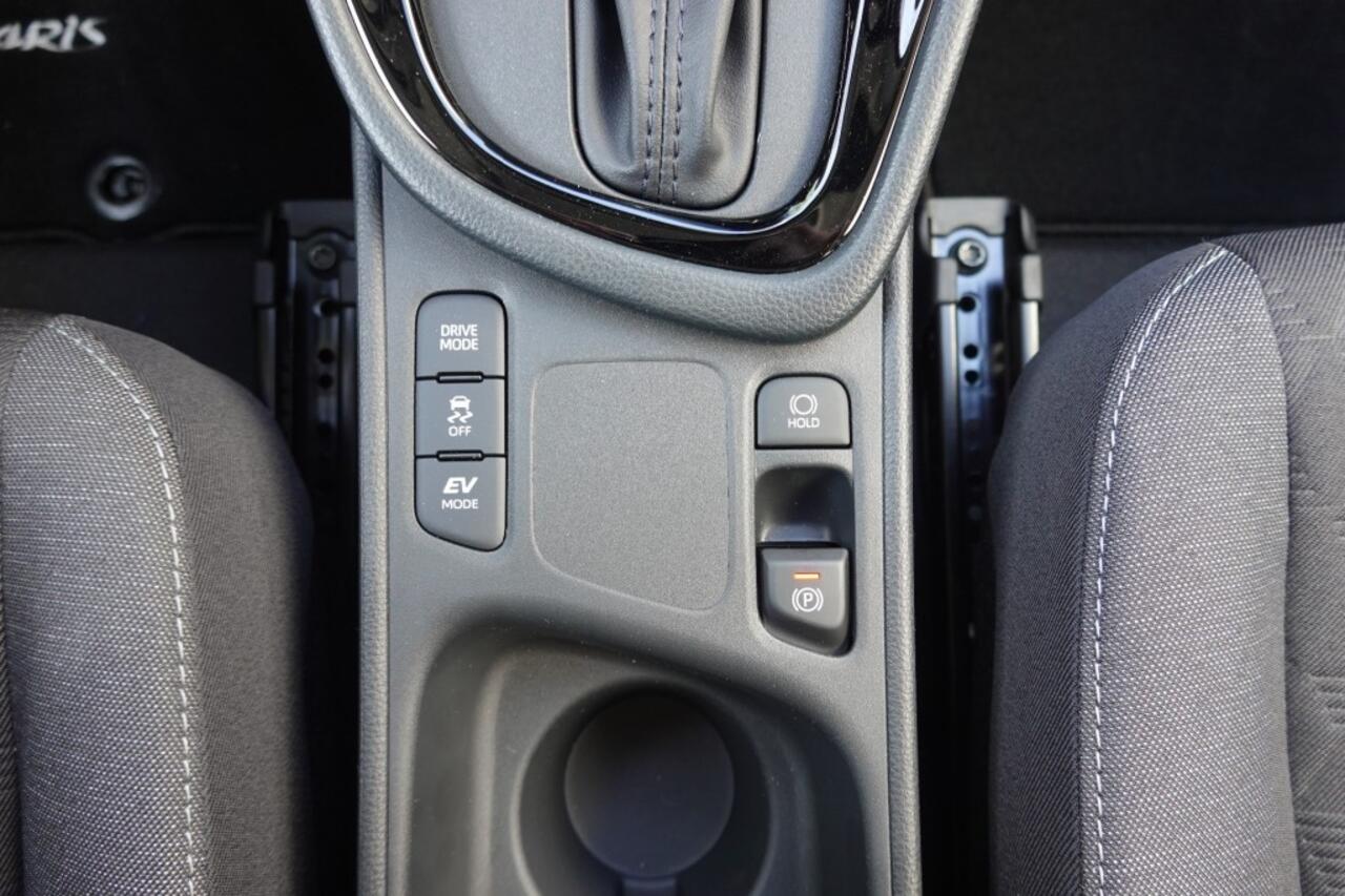 Toyota YARIS HYBRID Dynamic + ( NL NW Prijs 32500,- euro)