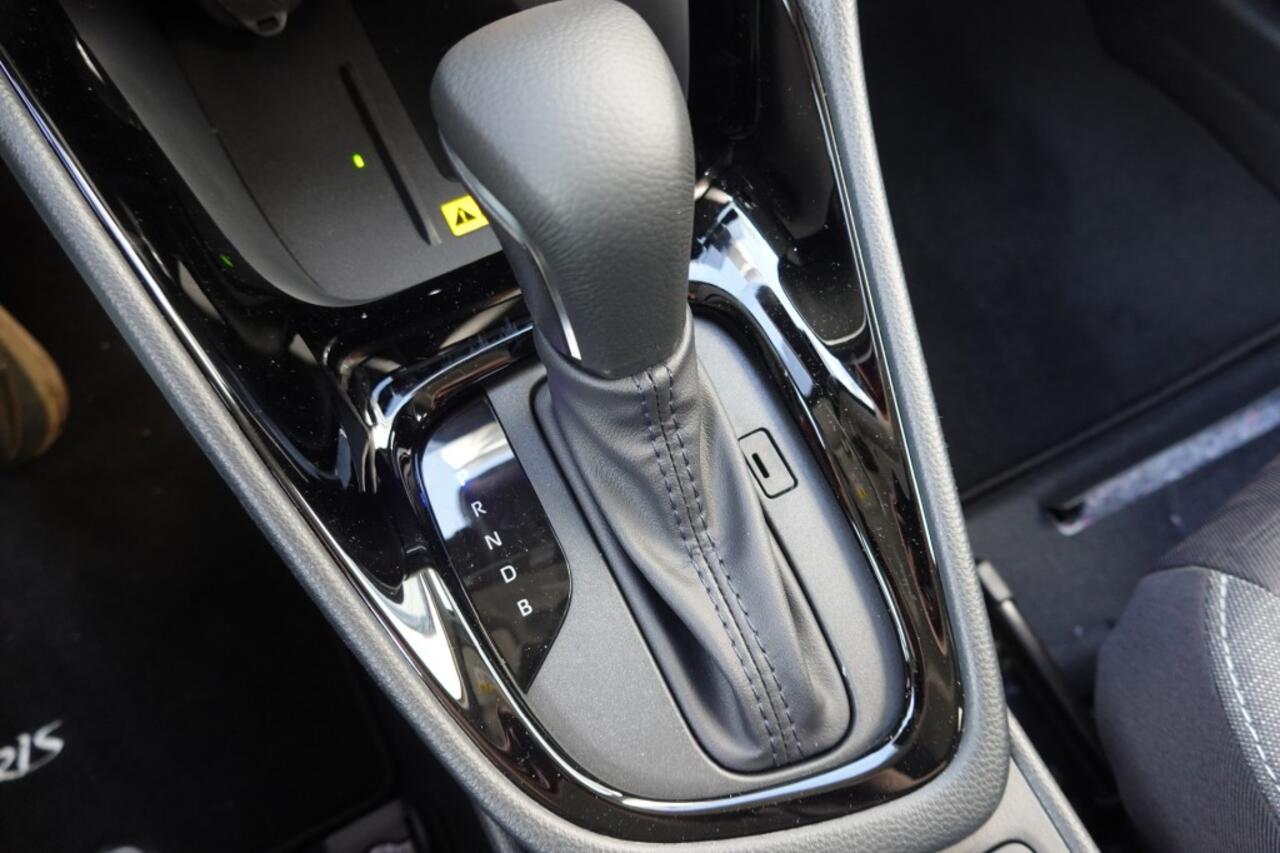 Toyota YARIS HYBRID Dynamic + ( NL NW Prijs 32500,- euro)