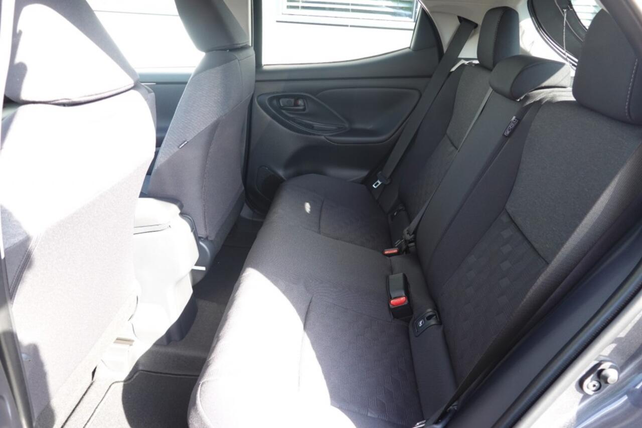 Toyota YARIS HYBRID Dynamic + ( NL NW Prijs 32500,- euro)