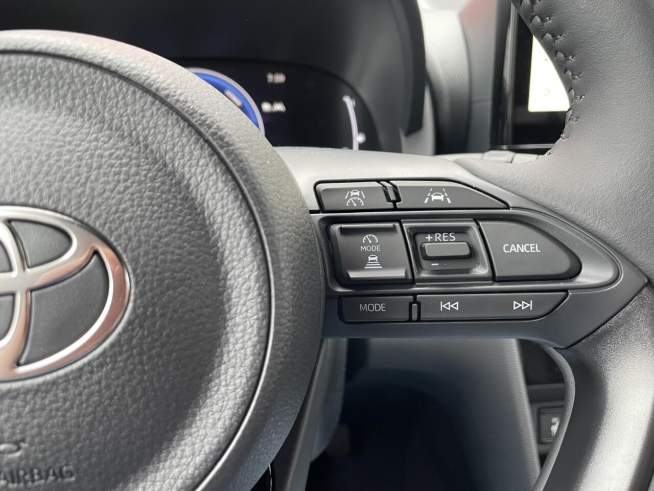 Toyota YARIS 1.5 Hybrid 115 First Edition | Comfort Pack | Sensoren v/a |