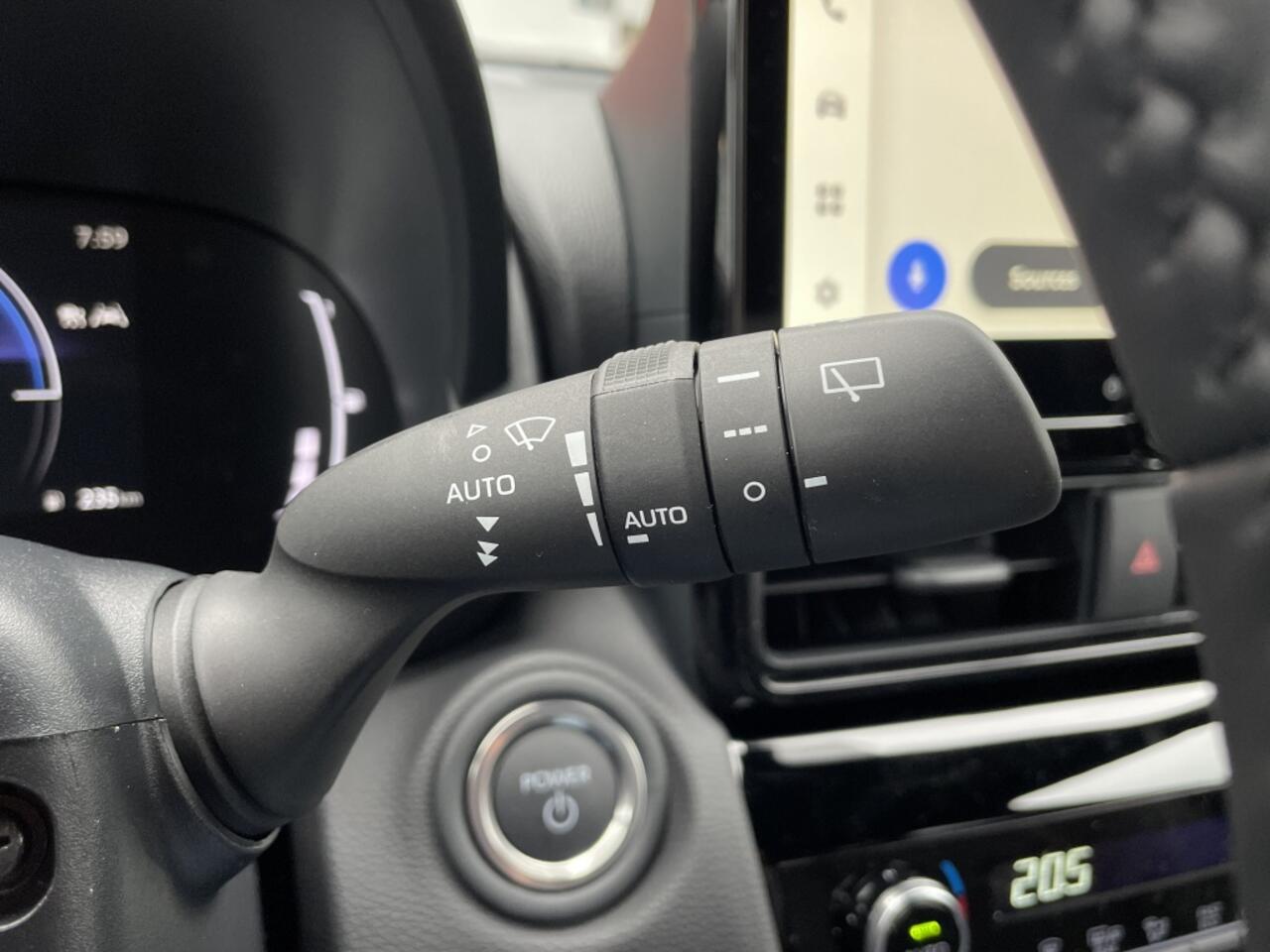 Toyota YARIS 1.5 Hybrid 115 First Edition | Comfort Pack | Sensoren v/a |