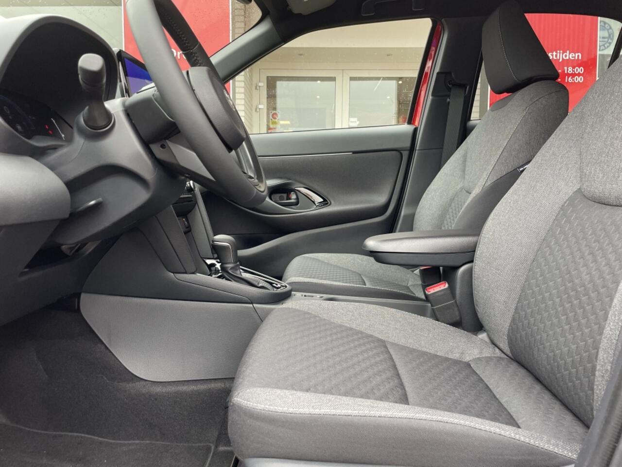 Toyota YARIS 1.5 Hybrid 115 First Edition | Comfort Pack | Sensoren v/a |