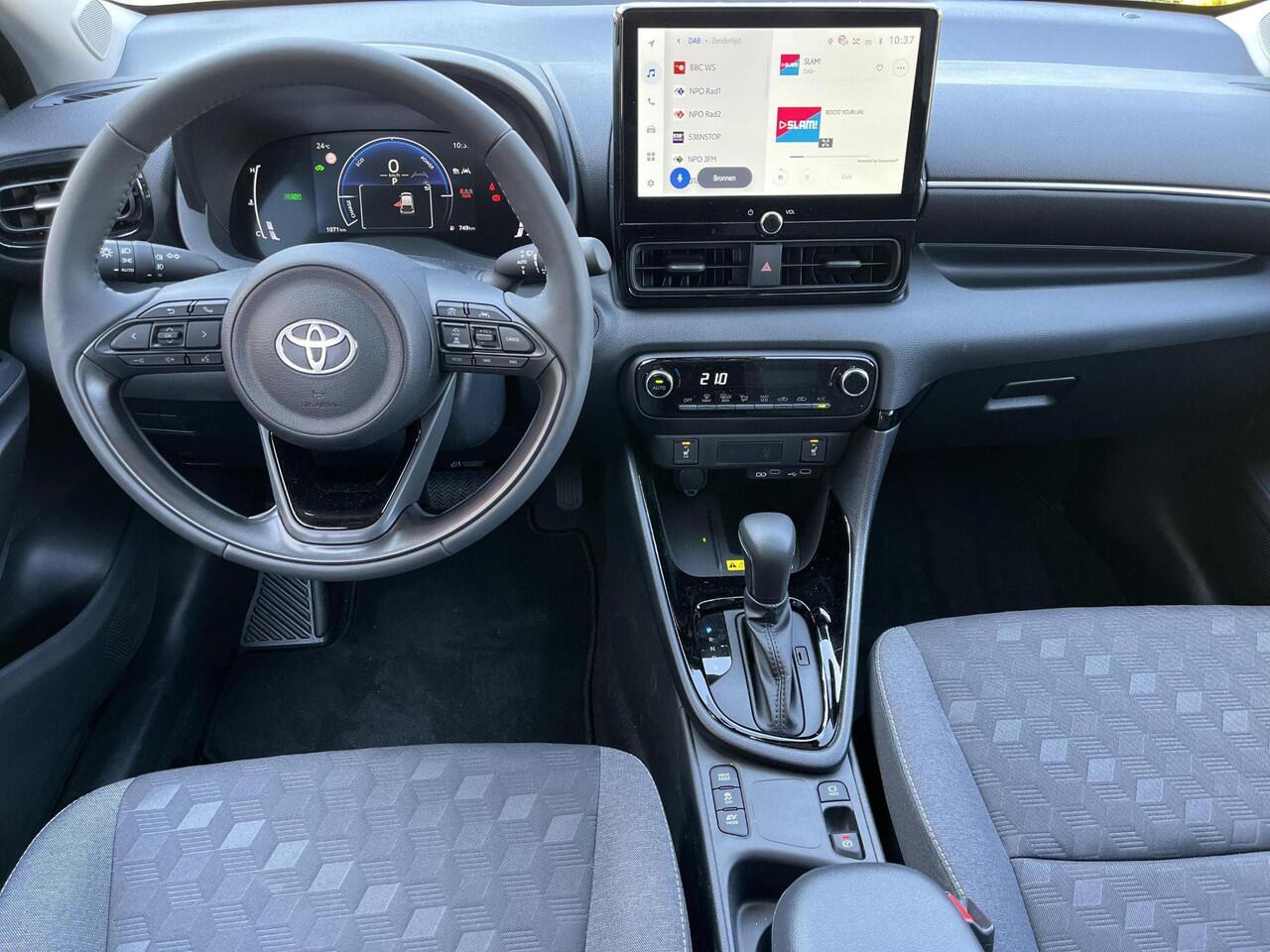 Toyota YARIS 1.5 Hybrid 115 Dynamic | Demonstratie auto | Comfort Pack | Ash grey metallic |