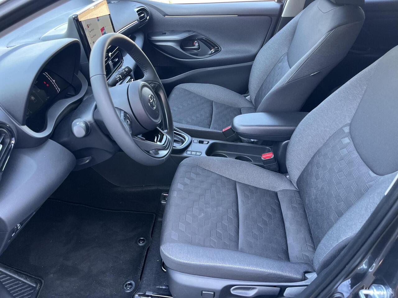 Toyota YARIS 1.5 Hybrid 115 Dynamic | Demonstratie auto | Comfort Pack | Ash grey metallic |