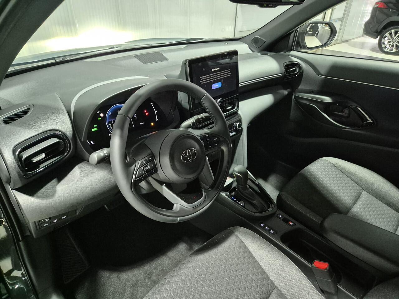 Toyota YARIS Cross 1.5 Hybrid 115 Dynamic | Snel rijden | Comfort Pack |