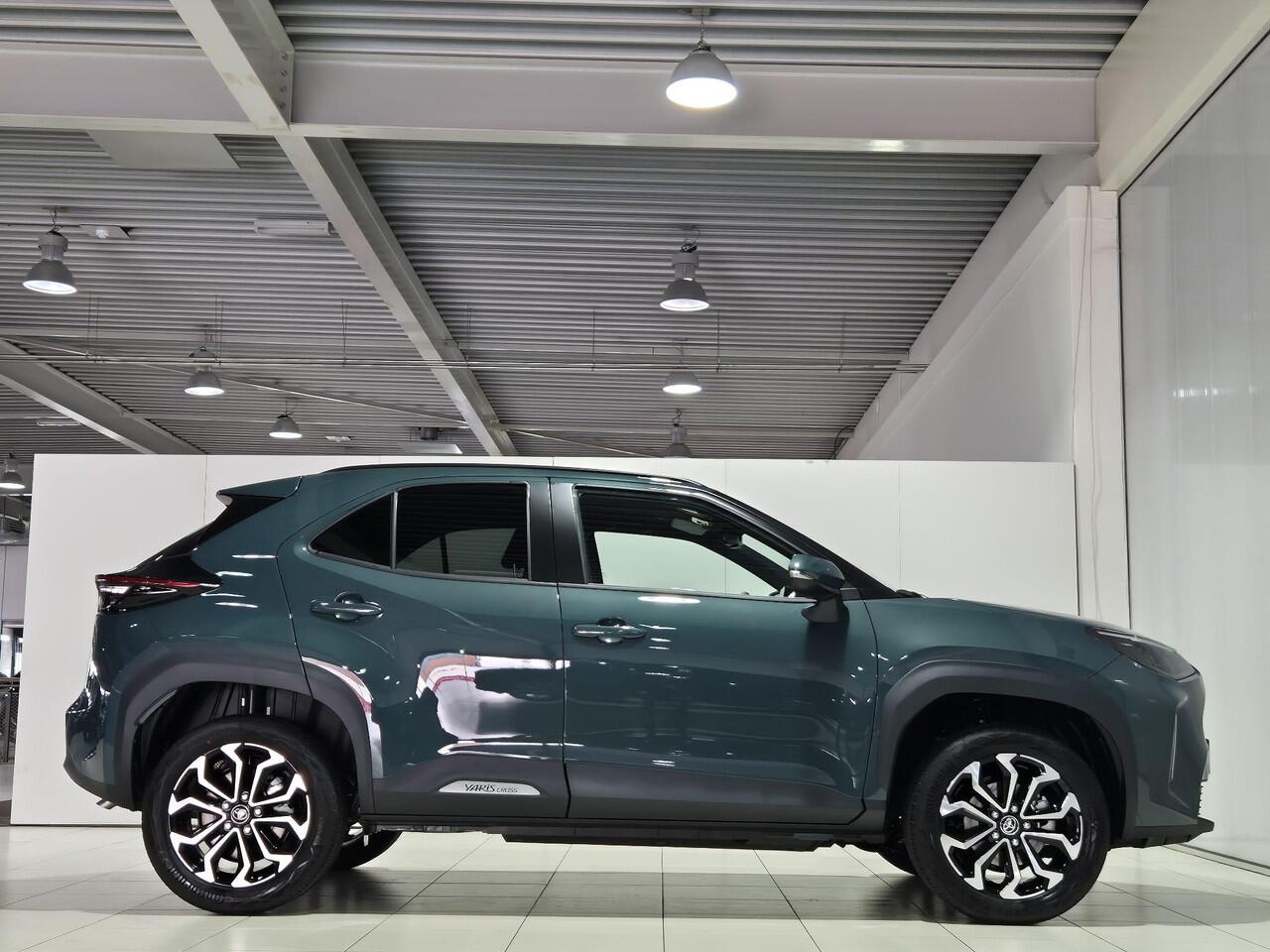 Toyota YARIS Cross 1.5 Hybrid 115 Dynamic | Snel rijden | Comfort Pack |