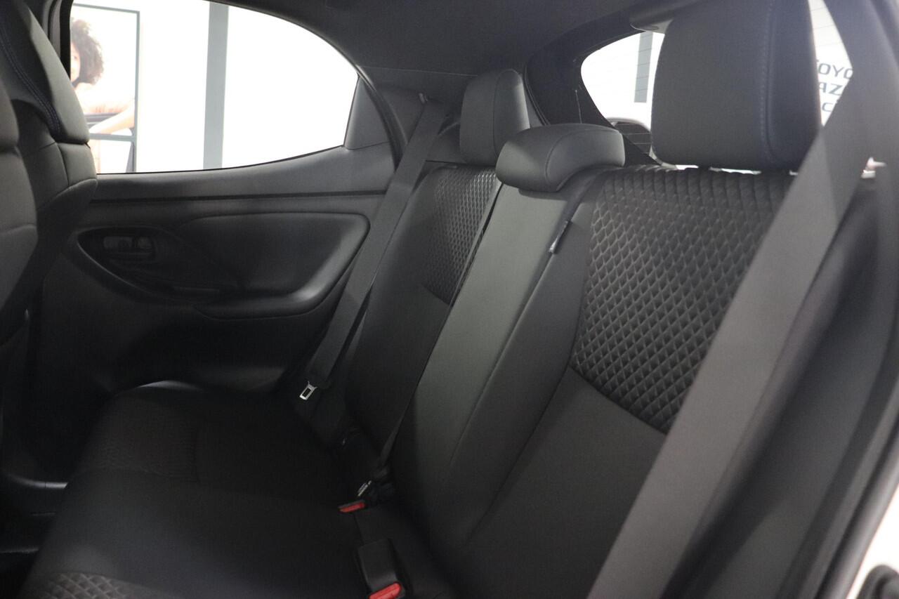 Toyota YARIS 1.5 Hybrid 130 Launch Edition, BSM, HUD, JBL, Apple Carplay, Android Auto, Parkeersensoren, Keyless Entry!