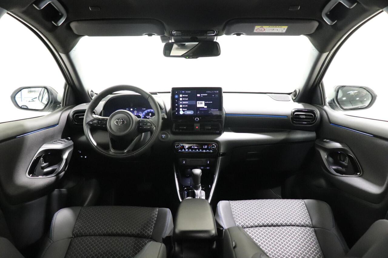 Toyota YARIS 1.5 Hybrid 130 Launch Edition, BSM, HUD, JBL, Apple Carplay, Android Auto, Parkeersensoren, Keyless Entry!