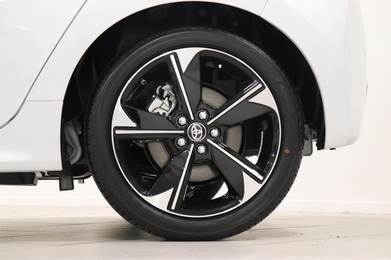 Toyota YARIS 1.5 Hybrid 130 Launch Edition, BSM, HUD, JBL, Apple Carplay, Android Auto, Parkeersensoren, Keyless Entry!